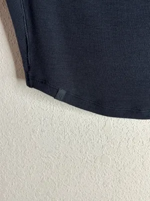 Lululemon Hold Tight Cropped T-Shirt Black size 2 thumbnail 4