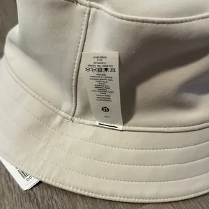 Lululemon NWT S/M Both Ways Reversible Bucket Hat in Manifesto Print &‎ Bone thumbnail 11