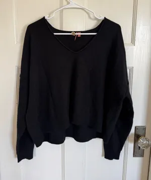 Pilcro Valani black cashmere v-neck sweater size medium thumbnail 1