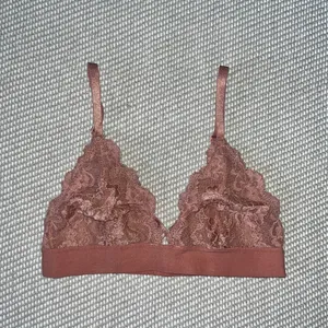 Coral Unpadded Wireless V Neck Triangle Lace Bralette One Size thumbnail 1
