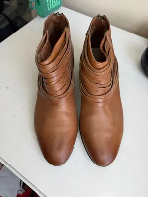 Clarks | Spye Celeste Booties Sz 7.5 Strap Detail Low Heel thumbnail 4