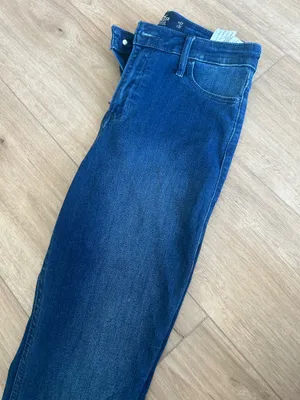 Abercrombie High-Rise Flare Jeans thumbnail 1