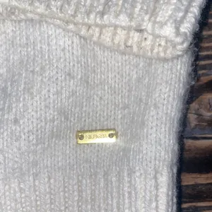 Tommy Hilfiger wool blend Fair Isle Christmas White and Pink Patterned Sweater thumbnail 2