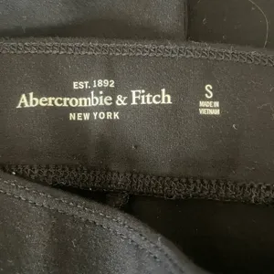 Abercrombie Women Y2K Faux Leather Minimalist Leggings‎ S Black Tuxedo Stripe thumbnail 7