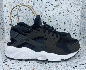 Nike Huarache Black Sneakers 7.5 thumbnail 1