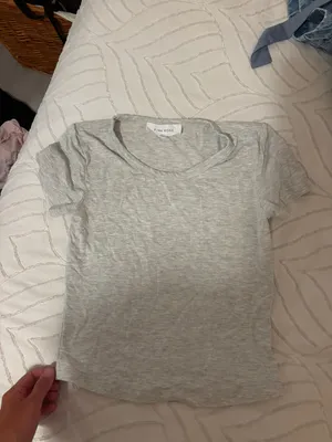 Soft Grey T Shirt Size XS thumbnail 3