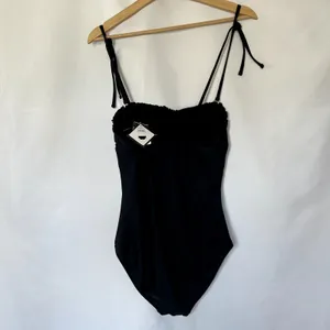 NWT‎ Rue21 black rufle one piece padded swimsuit fully covered women's size M thumbnail 4