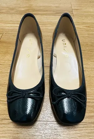 Unisa Black Patent Leather Ballet Flats Size 8M Low Block Heel Bow Detail thumbnail 1