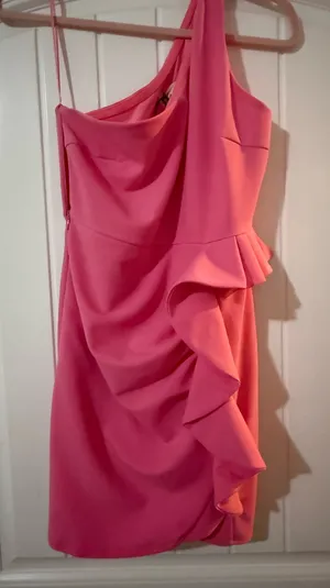 Mini pink cocktail dress Size M thumbnail 2