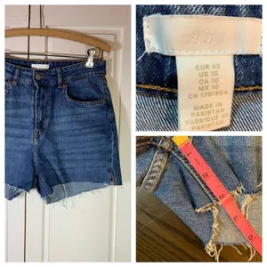 H&M Regular Waist Jean Shorts‎ Womens 10 Medium Wash Denim Festival DIY Cut Off thumbnail 2
