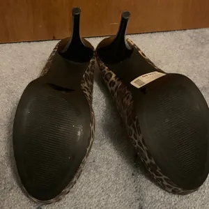 Deb Cheetah Heels Gold Size 8 thumbnail 3