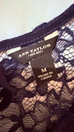 And Taylor size medium, navy blue lace sleeveless top thumbnail 7