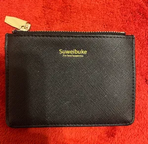 Amazon Black cardholder thumbnail 1