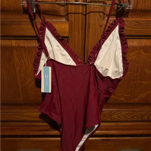Cupshe Burgundy Ruffled One-Piece Swimsuit thumbnail 5