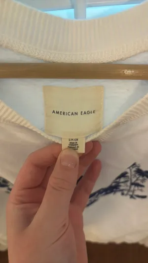 White American Eagle crewneck with blue flowers thumbnail 3