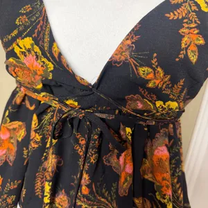 URBAN OUTFITTERS Wrap Front Tank Top Blouse Top Shirt Size Small Floral thumbnail 3