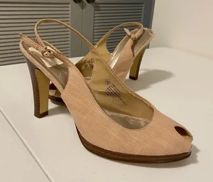 Isaac Mizrahi tan peep toe‎ heels — size 9.5 thumbnail 1