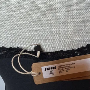 NWT Skims Fits Everybody Lace Cami Bodysuit thumbnail 5