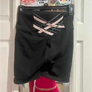Fabletics powerhold gym shorts thumbnail 2