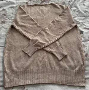 NWT Beige Pearl Beading V-neck Ribbed Detailing Cottagecore Sweater, size M thumbnail 13