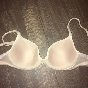Victoria’s Secret nude full coverage 34C bra thumbnail 2