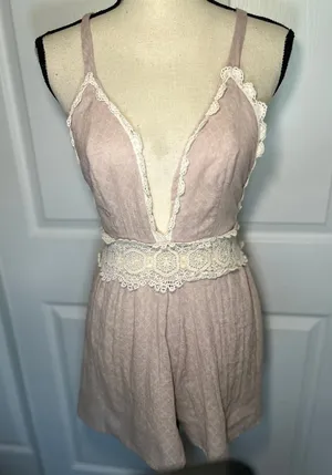 Sage‎ Romper Boho Crochet Lace Medium Beige Open Back Deep V-Neck USA Made thumbnail 1