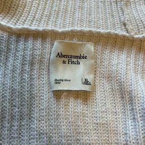 Abercrombie & Fitch Y2K Bone Chunky Ribbed Turtleneck Sweater thumbnail 8