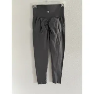 Halara‎ OneForm Seamless Flow High Waisted Ruched 7/8 Yoga Leggings Medium Gray thumbnail 4