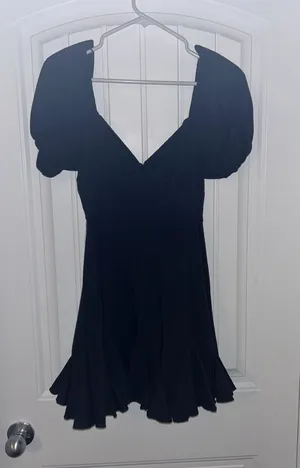 Black dress thumbnail 1