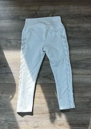 Alo capri leggings thumbnail 1