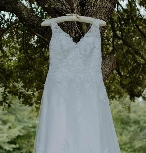 Wedding Dress White Size 8 thumbnail 4