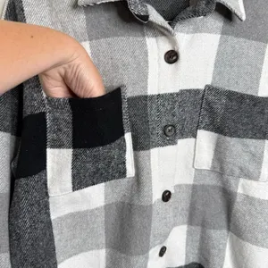 Plaid Button Down Shirt Shacket Size Large Pockets Oversized Heavyweight Black thumbnail 4
