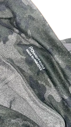 & Other Stories Green camo high-waisted leggings #camouflage #activewear #leggings with pockets thumbnail 2