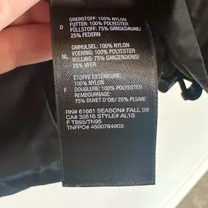 The North Face Women’s 550 Black Insulated Puffer Jacket - Size: Large thumbnail 11