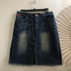 Y2K 2000s Mcbling Trendy Faded Frayed denim jean mini midi knee length skirt front slit whimsygoth #grunge #preppy #officesiren #academia Size 9/31 - Measurement in pics thumbnail 1