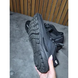 Brooks Women's Black and Grey Trainers thumbnail 3