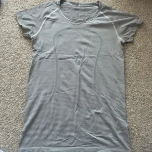 Lululemon Swiftly Tech Short-Sleeve Shirt thumbnail 1