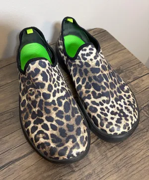 Oofos OOmg eeZee Women’s Size 9 EU 40 Shoes Cheetah Black Sole Recovery Sneaker thumbnail 1