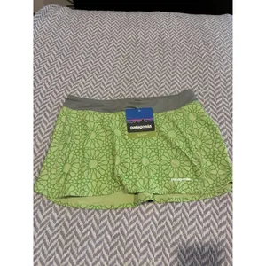 Patagonia Skirt BUILT IN Shorts Womens MEDIUM Outdoors Lightweight Green thumbnail 2