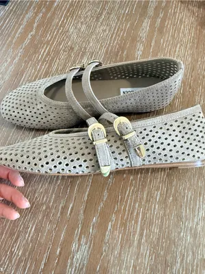 Steve Madden Women’s taupe perforated flats. Size 7.5 thumbnail 2