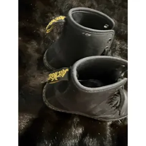 Dr Martens Women's Shoreditch Boot Greasy Black Leather Lace Up Combat Size 6 US thumbnail 4