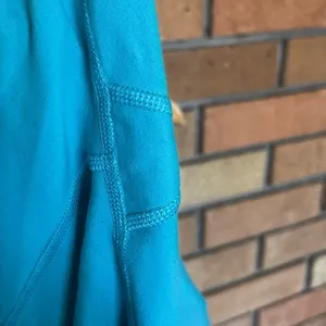 Lululemon Teal/Blue Athletic Leggings 25” Inseam Size 6 thumbnail 5