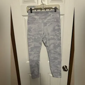 Lululemon Athletica Gray Patterned Leggings thumbnail 3