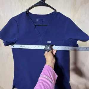FIGS Catarina Women's Medium Navy Blue Scrub Top V Neck One Pocket Medical Nurse thumbnail 6