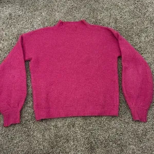 Hot pink sweater thumbnail 1