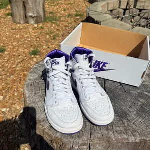 Nike Air Jordan 1 High OG “Court Purple” High Top Sneakers thumbnail 3