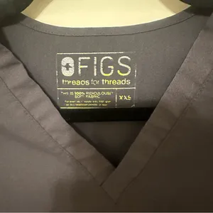 Figs Charcoal Grey Catarina One Pocket Scrubs Top thumbnail 3