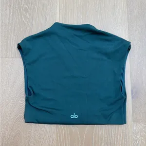 Alo Yoga Cropped Tee Capped Out Short Sleeve Softsculpt Size S Green thumbnail 3