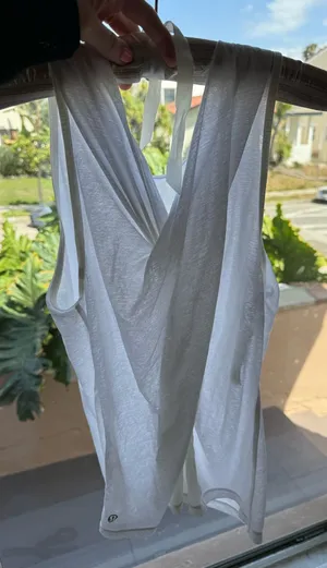 Lulelemon White Sleeveless Tank Top sz 2 thumbnail 1