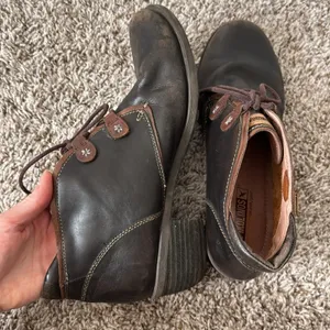 Pikolinos 41 / 10.5 Black Le Mans Leather Ankle Boots with Brown Accents thumbnail 4